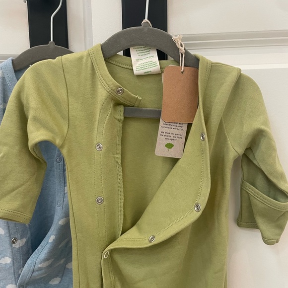 *NEW* Two Parade Organics Newborn Gown. Certified Organic Cotton. - Picture 5 of 6